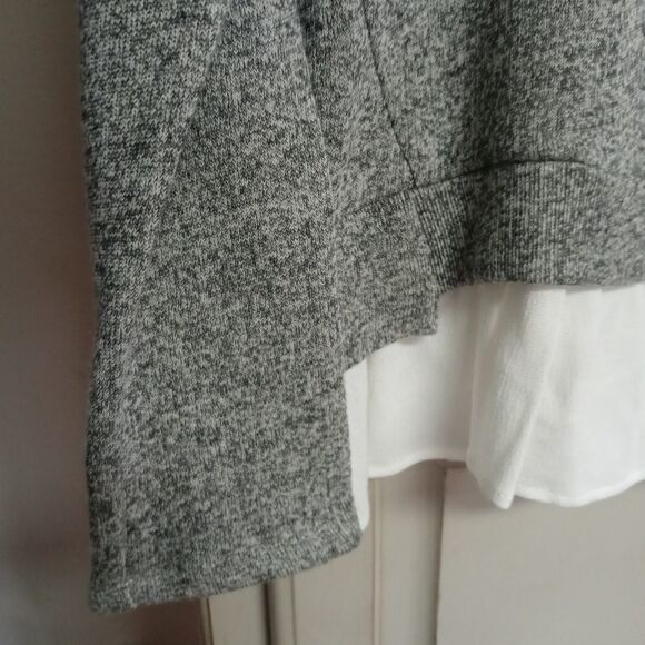 maven west Ruffle Hem Sweatshirt in Heather Grey Preppy - Picture 9 of 11